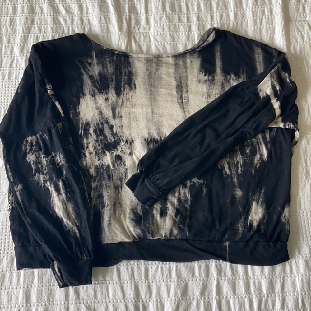 Tie die light sweater